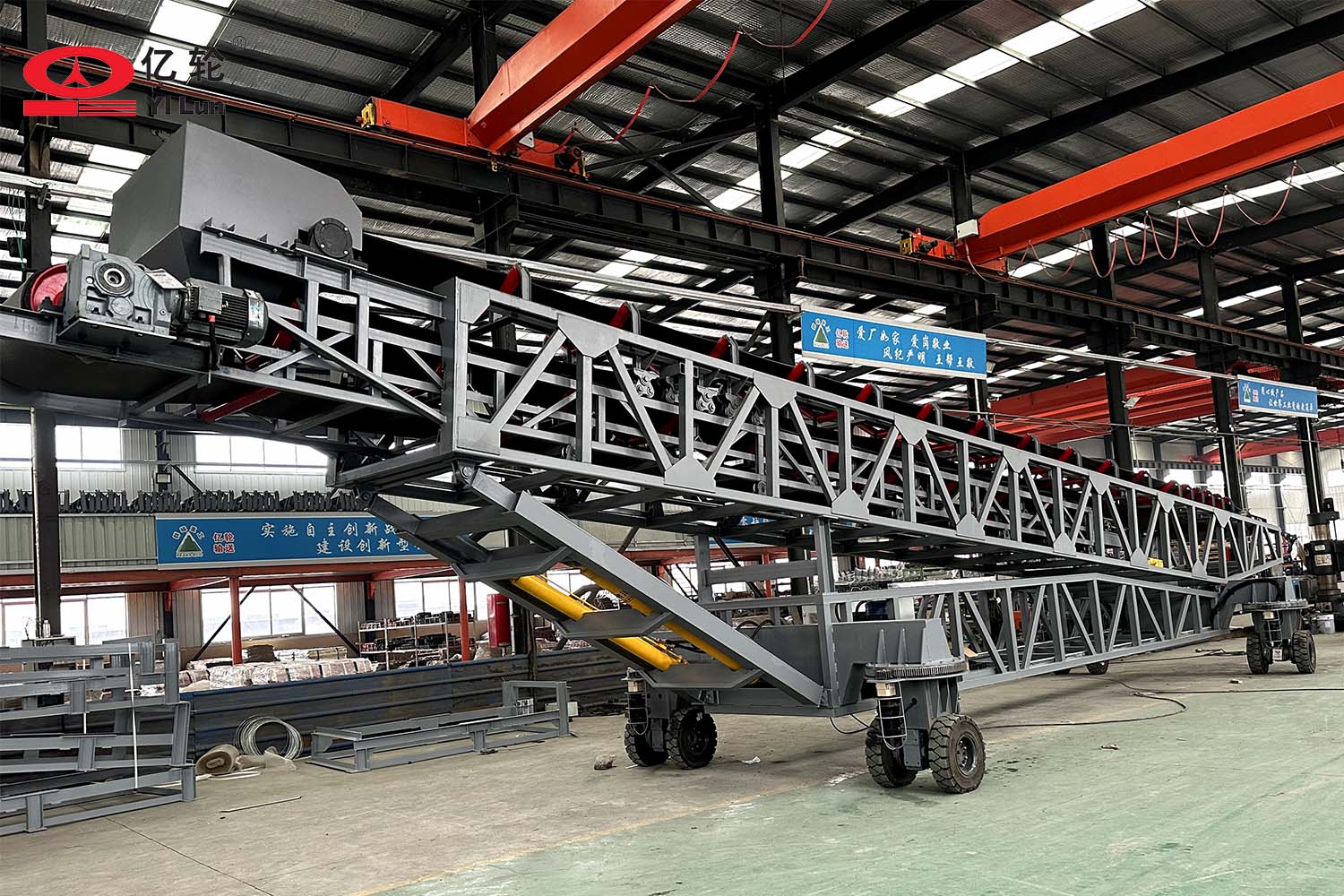 大型智能四驅(qū)輪式輸送機